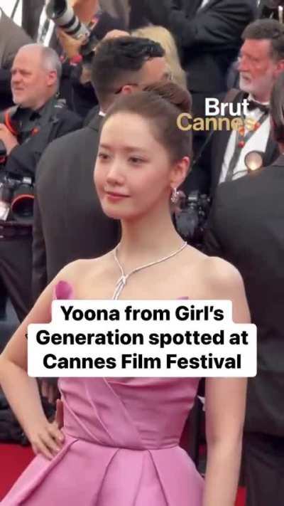 Yoona is stunning on the red carpet at @Festival_Cannes

