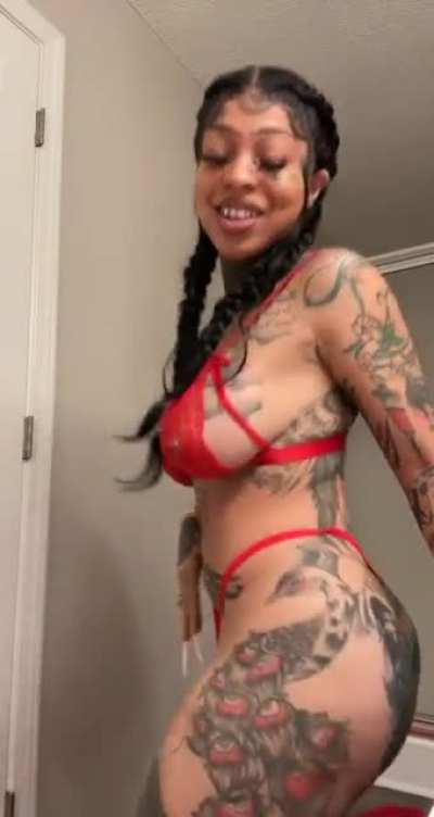Lady in redddd