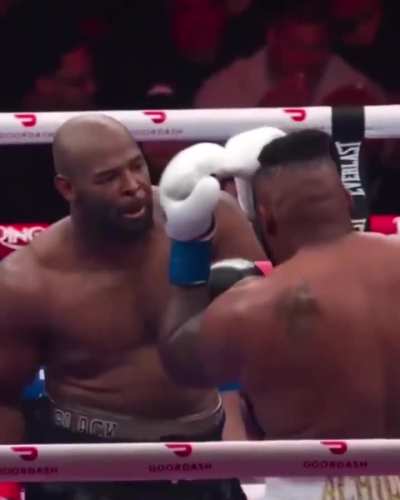 Heavyweight boxer Jarrell Miller had his toupee knocked off his head during his heavyweight fight with Kingsley Obeh tonight at Madison Square Garden [Miller won the fight by split decision]