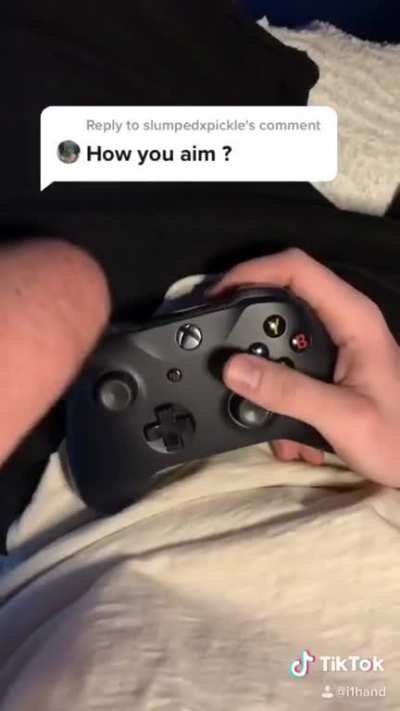 This is guy is better than me at xbox and he has one hand!