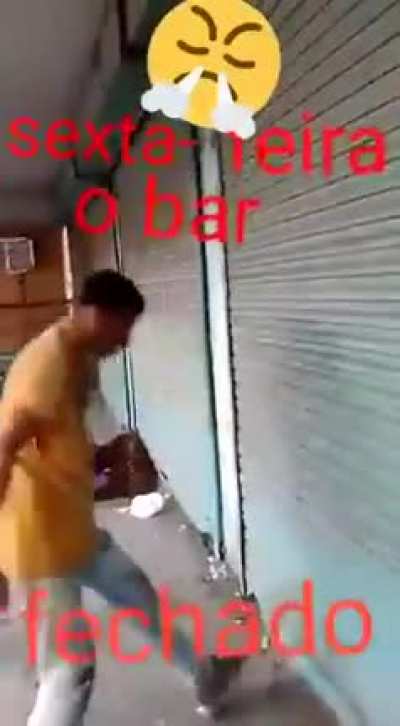 A&iacute; gente olha pra mim eu bebo kk adoro uma cerveja olha como eu fico se n&atilde;o bebo por um dia 😂😂 muito eu