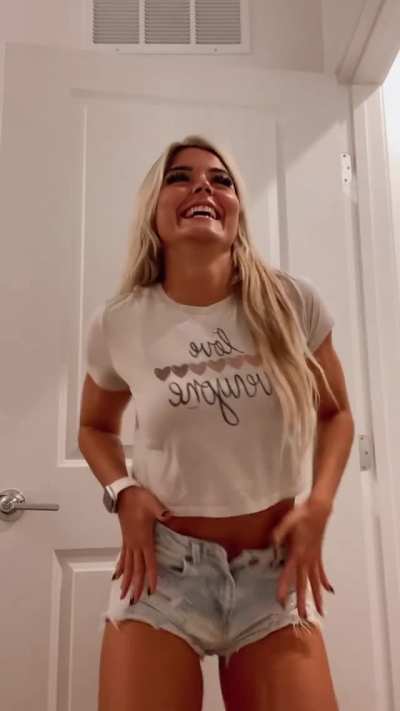 Tay Conti Dancing