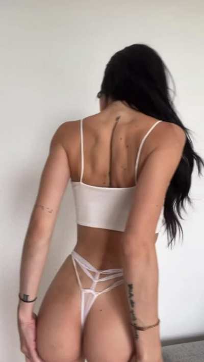 If my body made you stop scrolling, I&rsquo;ll let you slide right in