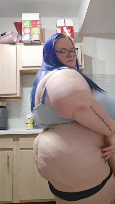 Need you to breed me in the kitchen 😈 how many rounds?
