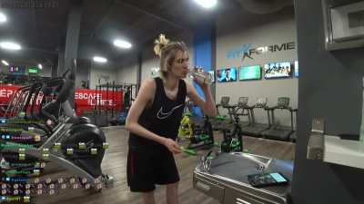 RAW FOOTAGE OF XQC WORKING OUT