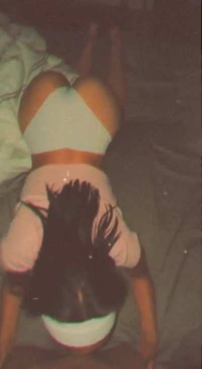 Which one of you wants to see my cute little ass in the air while sucking on you like this? 😘 [18F]
