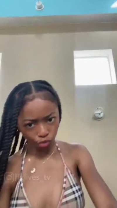Imagine that it's her first time squirting and it's in your cock🥵<wbr>🥵🥵💦💦💦