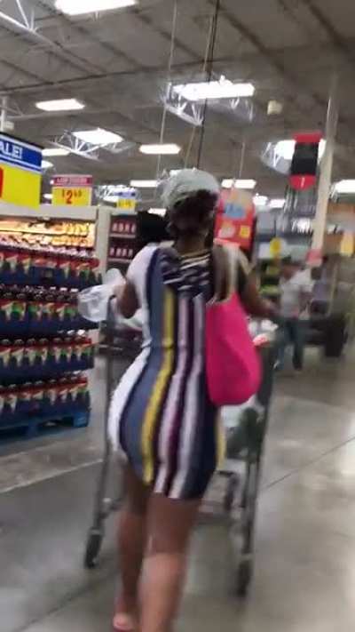 🍑🍑 jiggle walk...