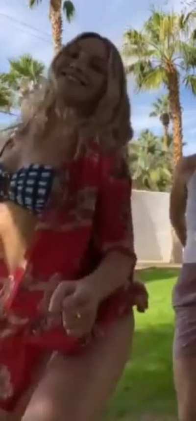 Maddie sexy dance