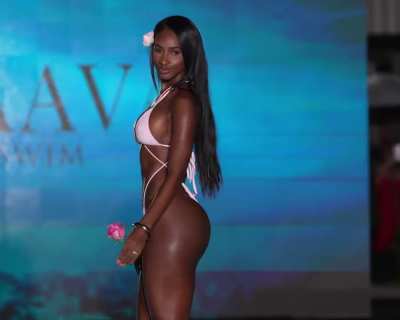 𝓛𝓮𝓲𝓭𝔂 𝓙𝓸𝓱𝓪𝓷𝓷𝓪 | Naava Swim | Miami Art Basel &lsquo;25