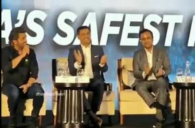 Former Indian Captain MS Dhoni singing his most favourite song in recent event !!! 