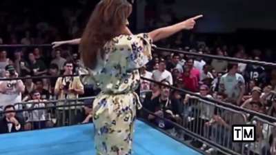 Francine vs. Dawn Marie&rsquo;s Swimsuit Showdown