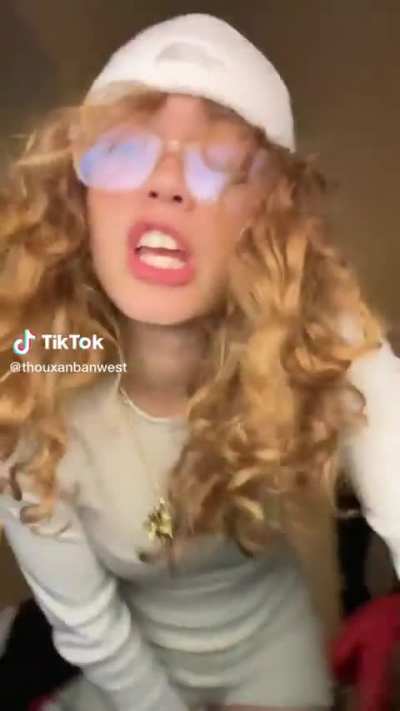 Clara with long curly hair&<wbr>gt;&g<wbr>t;&gt<wbr>;