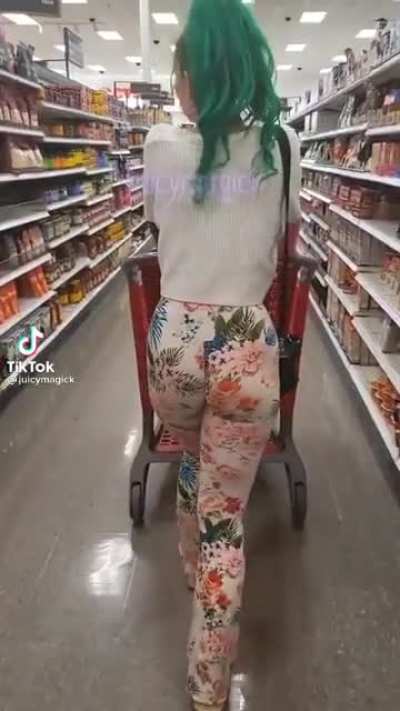 At the mall 🍑