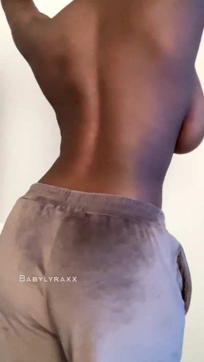 You know they&rsquo;re big when you can see them from behind! 