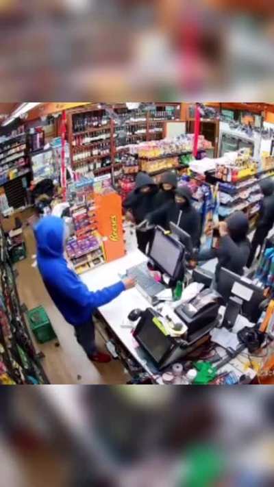Oakland youths rob convenience store with a gun