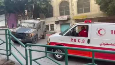 israeli Occupation stop palestinian ambulances.