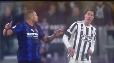 Dusan Vlahovic dive against Inter