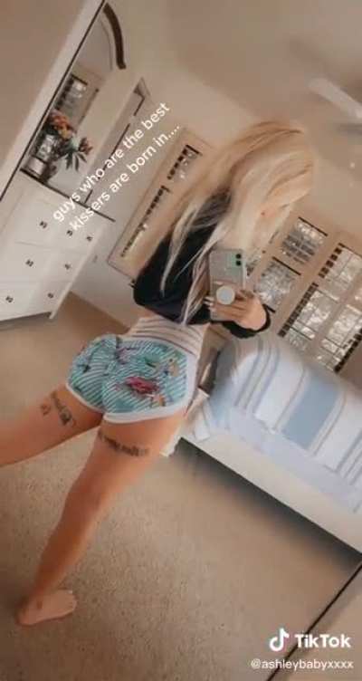 I mean, I&rsquo;d try to make out with that booty