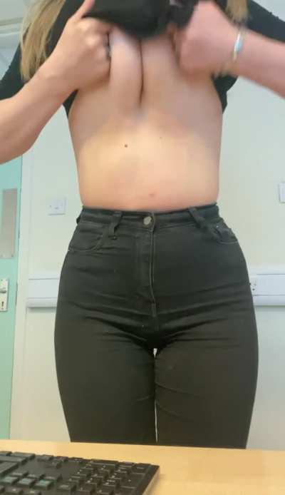 The quiet girls at work are always the naughtiest 🤷&zwj;♀️ [F]