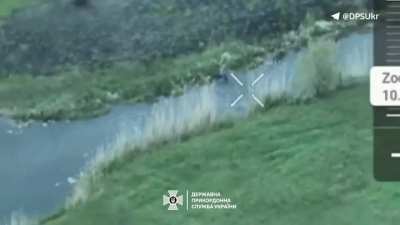 Ukrainian border guards fire machine guns at Russian soldiers attempting to approach Vovchansk. May 2024