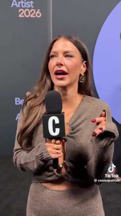 Ariana speaking to Cosmo about Love Island