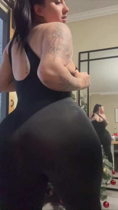 A sexy and very farting girl 