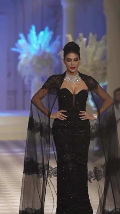 Beauty in black 