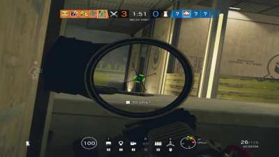 Situational awareness doesn't exist in this clip