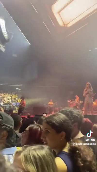Paramore lead singer Haley Williams stops the show to call out and unruly fan