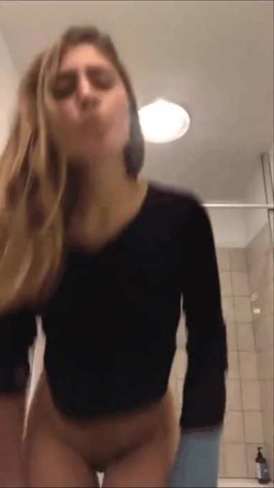 Lia Marie Johnson showing her shaved pussy on IG
