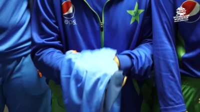 Beautiful moments with India & Pakistan players, exchanging jerseys, selfies, lots of smiles.