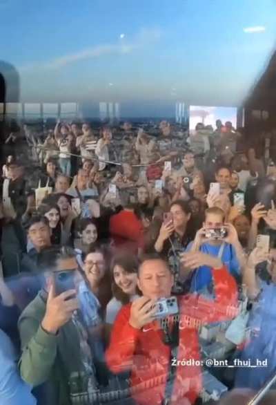 Marcin Banot wspi&Auml;&Aring; si&Auml; na wie&Aring;&frac14;owiec Montparnasse w Pary&Aring;&frac14;u. Zrobi&Aring; to bez zabezpiecze&Aring;