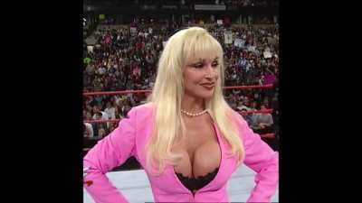 WWE Debra