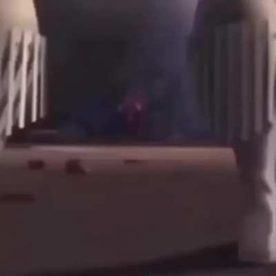 😨