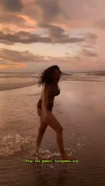 Amala Paul Nipslip