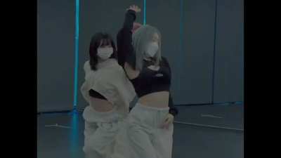 211230 SEULGI &amp;amp; WENDY - GOT the beat is having fun practicing 💥🤍💥[ENG SUB]