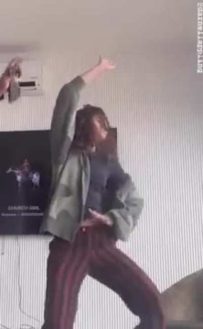 Zendaya twerking