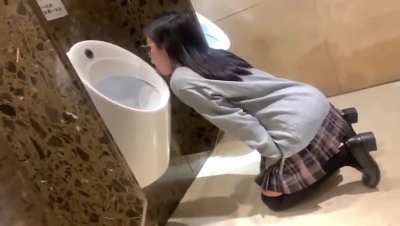 干嘛…