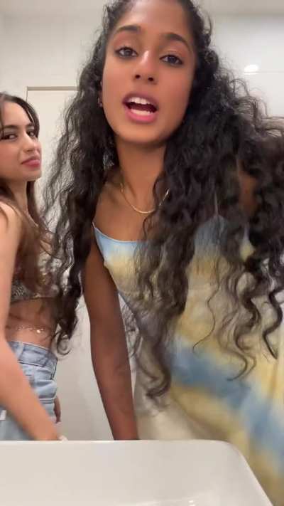 first girl&rsquo;s aura is incredible