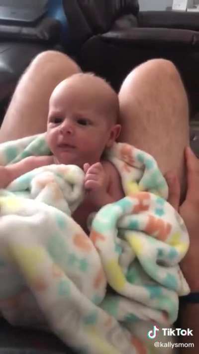 This dad can&rsquo;t stop laughing at his kid&rsquo;s poop faces.