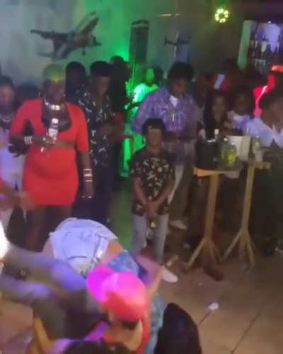 POV: Entraste a una fiesta de la DNG
