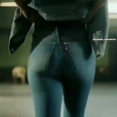 Pounding Deepika Padukone&rsquo;s ass would feel so heavenly. Dekh ke khada kar sakti hai ahhhhh