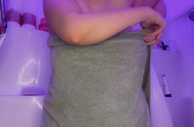 Fresh out the shower &amp;amp; ready to be sucked