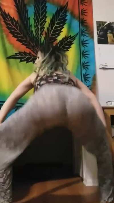 Practicing twerking I&rsquo;ve gotten kind of rusty but oh well.