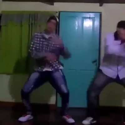 joaco y pimpe bailando turro