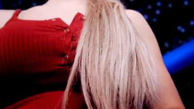 A cozy bosom clip