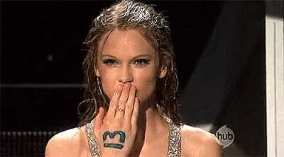 Taylor’s wet hair