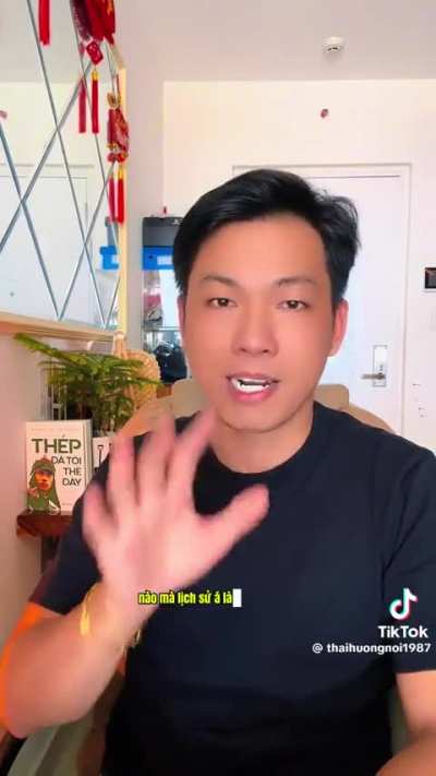 Phong b&ecirc;n B&agrave;n Tr&ograve;n Ch&iacute;nh Trị đang bị tấn c&ocirc;ng