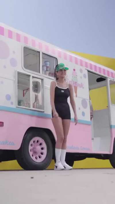 Wow her legs in this clip